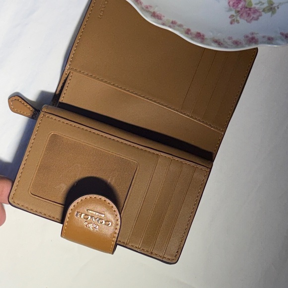 Coach Signature Canvas Wallet - Picture 4 of 5